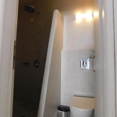 Fira Livin Cave Apartmán *