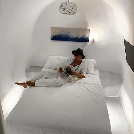 Apartment Fira Livin Cave
